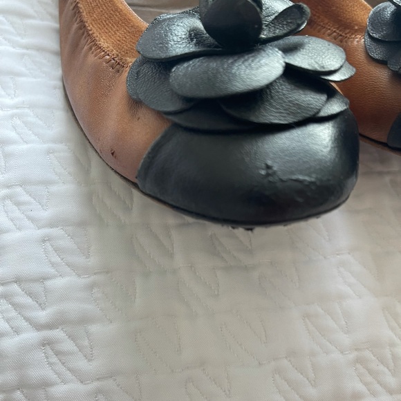 CHANEL Stretch Spirit Interlocking CC Logo Flats - Picture 5 of 12